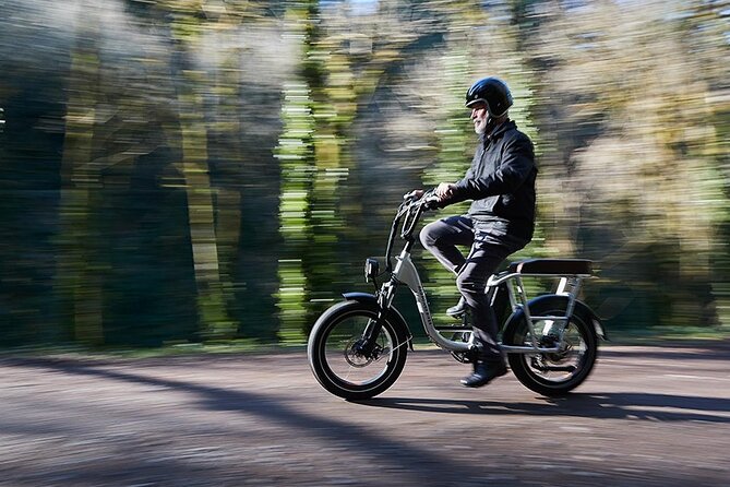 E-bike Rental - 3 hour along the shoreline Bike Path - Quai Laurier-Simard and the best fjord views