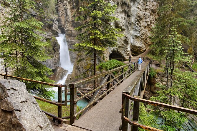 eBike and Hike Banff to Johnston Canyon small group guided program - Hiking into Johnston Canyon