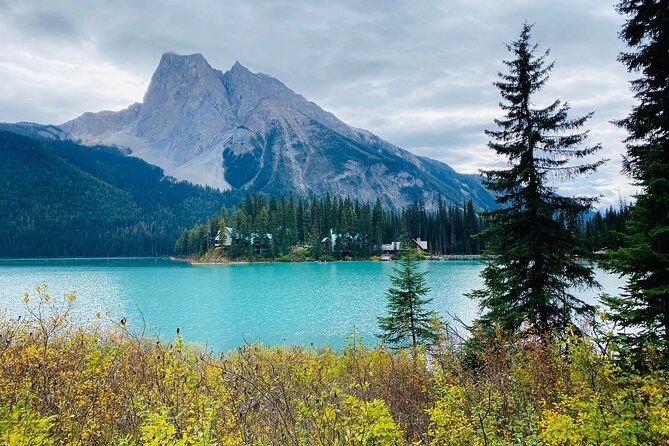 Emerald Lake Lake Louise Moraine Lake Half Day Tour - The winter route: Lake Louise, Emerald Lake, and Natural Bridge