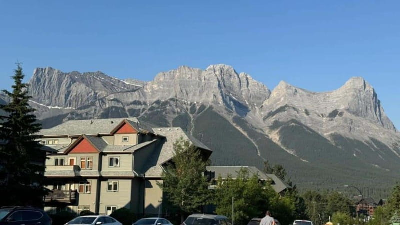 Emerald Lake, Moraine, Louise, Johnston Canyon & Banff Town - Lake Louise: a fast introduction to a famous lake