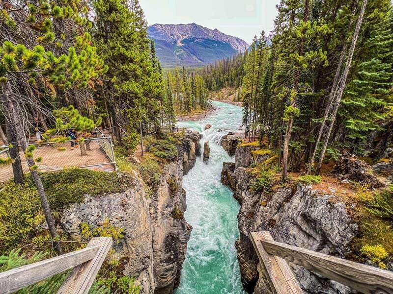 Emerald Lake, Moraine, Louise, Johnston Canyon & Banff Town - Banff Town, and what you actually get