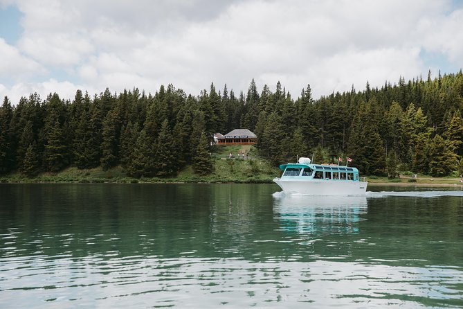 Explore Jasper Tour with Maligne Lake Cruise - Spirit Island and the limits of 20 minutes
