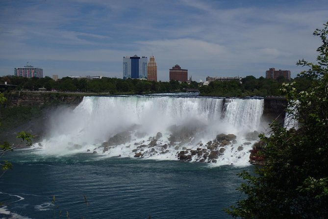 Fall for Niagara Tour - Leaving Toronto at 8:00 am