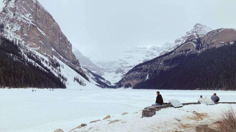 From Banff: Lake Louise and Moraine Lake Sightseeing Tour - Lake Louise: Victoria Glacier and the Fairmont Château