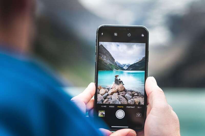 From Banff: Lake Louise and Moraine Lake Sightseeing Tour - The guides are the tour’s strongest feature