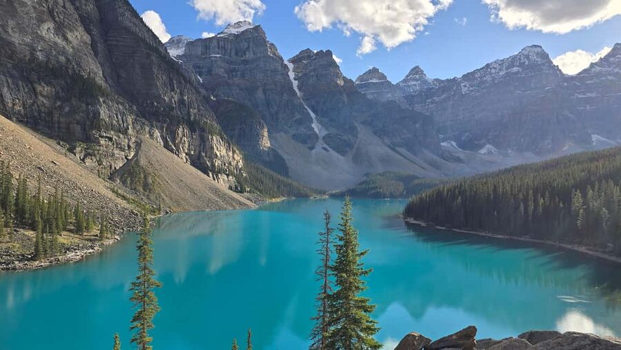 From Calgary/Banff: Moraine Lake & Lake Louise Half-Day Tour - The road into Banff National Park