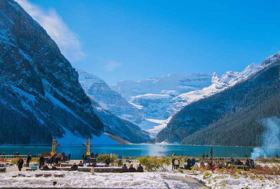 From Calgary/Banff: Moraine Lake & Lake Louise Half-Day Tour - What the transport is really like