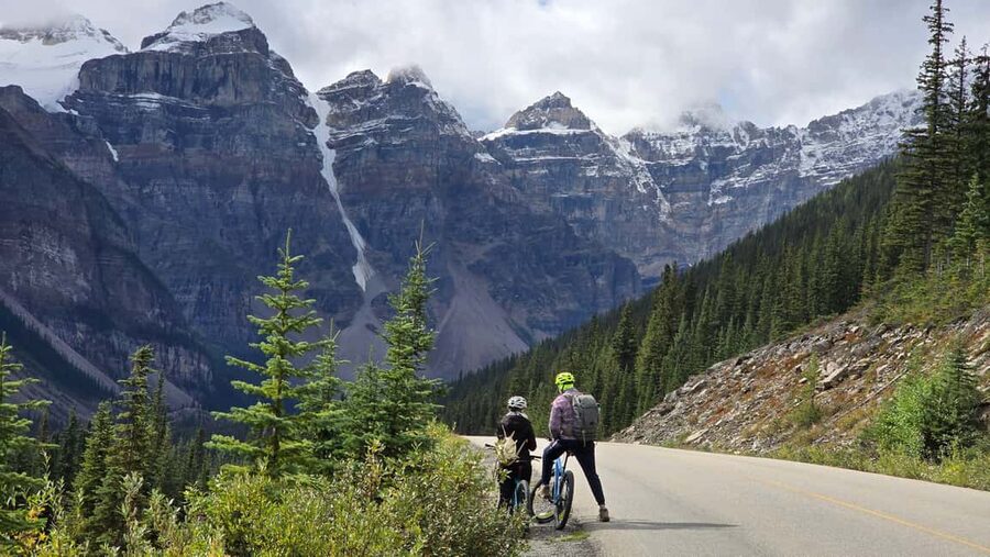 From Calgary/Banff: Moraine Lake & Lake Louise Half-Day Tour - Is $86 good value?