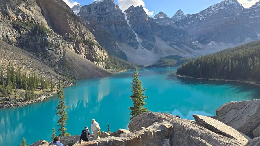 From Calgary/Banff: Moraine Lake & Lake Louise Half-Day Tour - Who should book this experience?