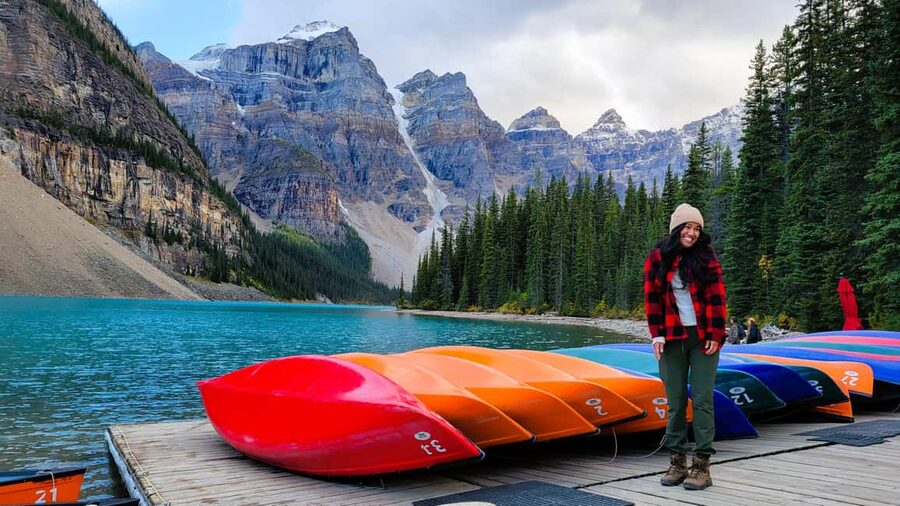 From Calgary/Canmore: Banff National Park Premium Day Trip - Banff town: 105 minutes for food and shopping