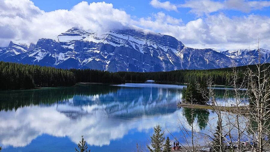 From Calgary/Canmore: Banff National Park Premium Day Trip - Moraine Lake and the limits of seasonal access