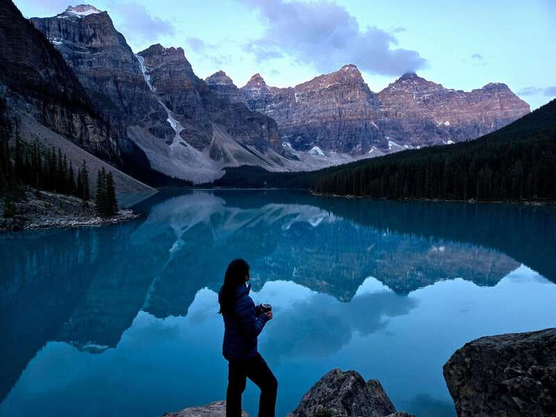 From Canmore/Banff: Moraine Lake Sunrise & Lake Louise Tour - Watching Moraine Lake change color