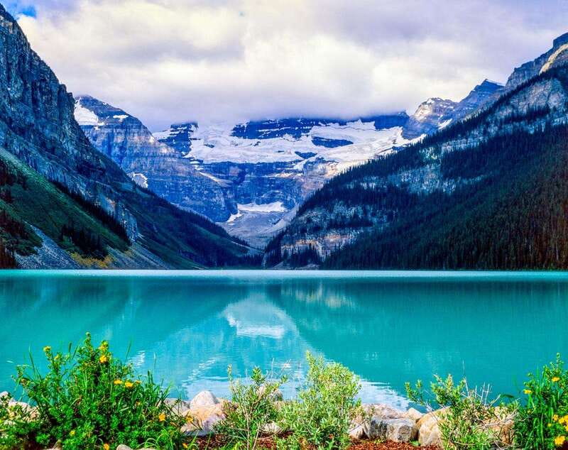 From Canmore/Banff: Moraine Lake Sunrise & Lake Louise Tour - Warm drinks and a practical sunrise kit