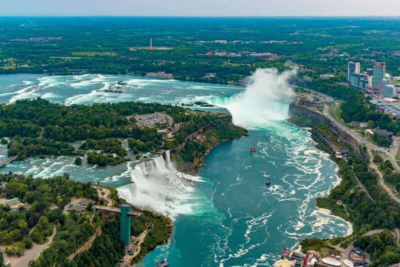 From Montreal: Toronto, Niagara Falls & 1000 Islands Tour - Why this two-day route works