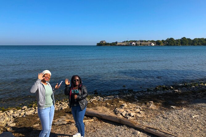 FROM TORONTO: Niagara Day Tour w/ Niagara on the Lake & Boat Ride - Skylon Tower in the colder months