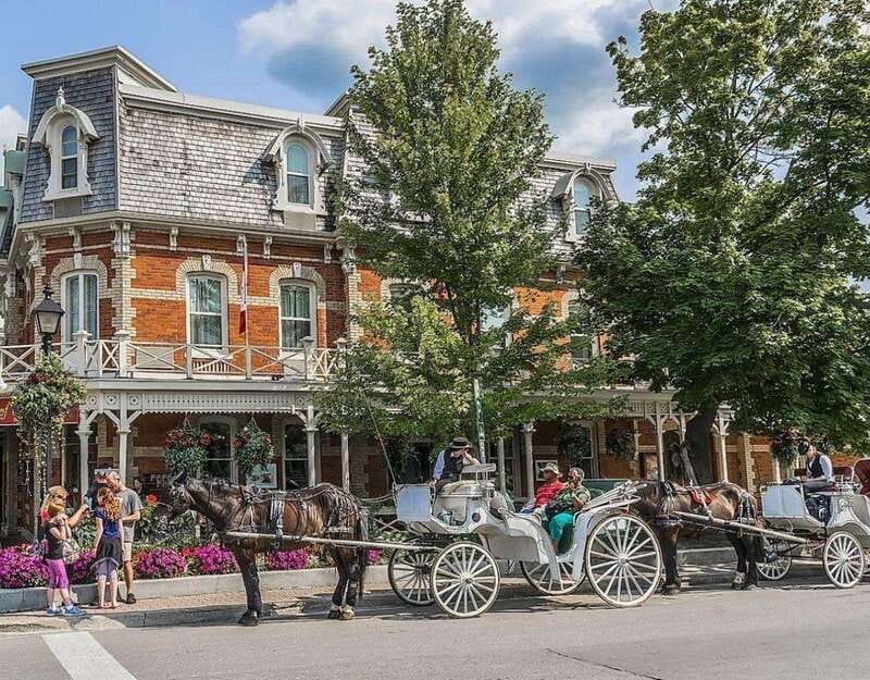 From Toronto: Niagara Falls Evening Tour With Boat Cruise - Niagara-on-the-Lake and the scenic Niagara Parkway