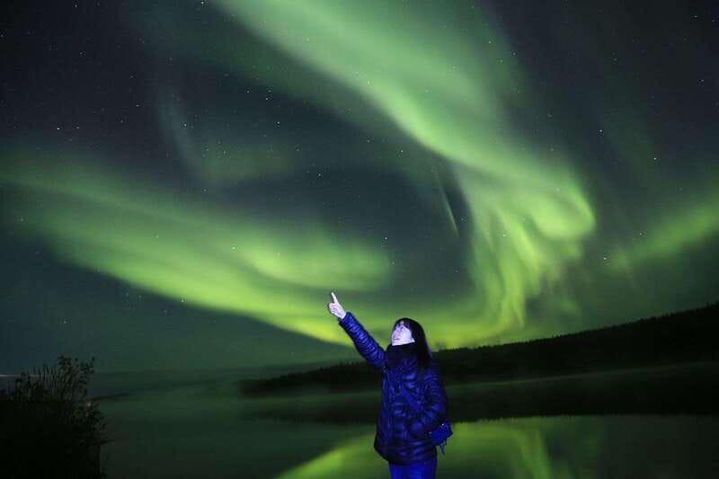 From Yellowknife: Northern Lights Bus Tour with Photos - Pickup, timing, and the ride to the Ingraham Trail