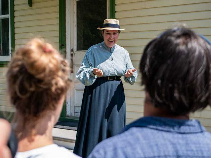 Grosse-Île: Irish Immigrant Memorial Cruise & Tour - Costumed characters and personal stories