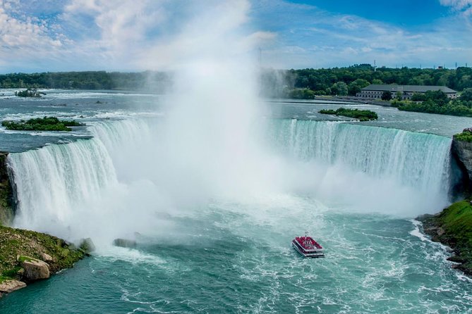 Guided Day Tour to Niagara Falls from Toronto with Boat & Lunch - Leaving Toronto for the roar of Niagara