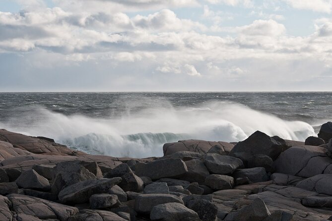 Half Day Small Group Tour in Peggy's Cove and Titanic Cemetery - The Guides Make the Difference
