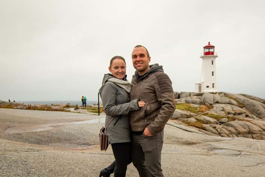 Halifax: Peggy's Cove, Citadel and Titanic Cemetery Tour - Guides, vehicles, and the small-group feel