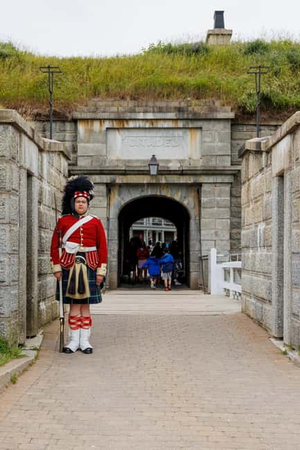 Halifax: Peggy's Cove, Citadel and Titanic Cemetery Tour - The drive to Peggy’s Point Lighthouse