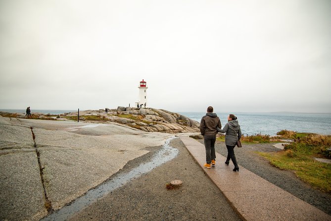 Halifax Premium Tour: Peggy's Cove, Citadel & Titanic Cemetery - How the small van changes the experience