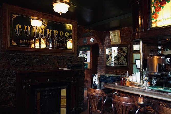 Haunted Montreal Pub Crawl - The guides make or break the experience
