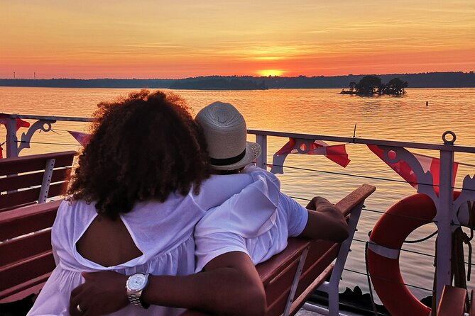 Heart of the 1000 Islands Sightseeing Cruise - Sightseeing and photography from the boat