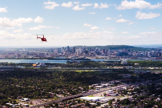 Helicopter Tour Over Montreal - Takeoff, aircraft comfort, and the personal format