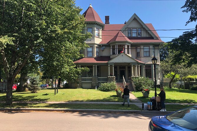 Historic Walking Tour of Charlottetown - Victoria Park opens the route to the water
