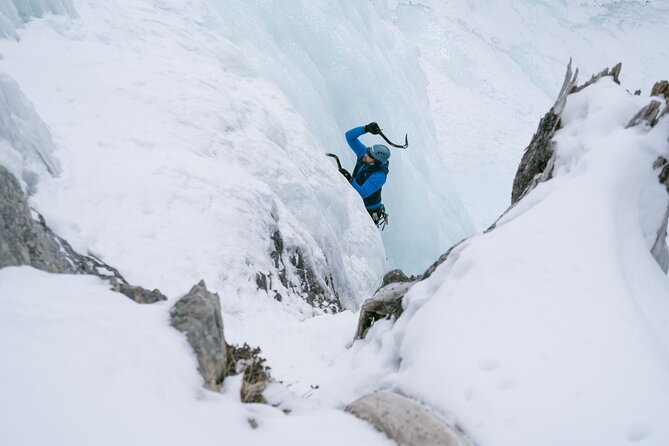 Jasper Ice Climbing Experience - Why ice climbing in Jasper feels different