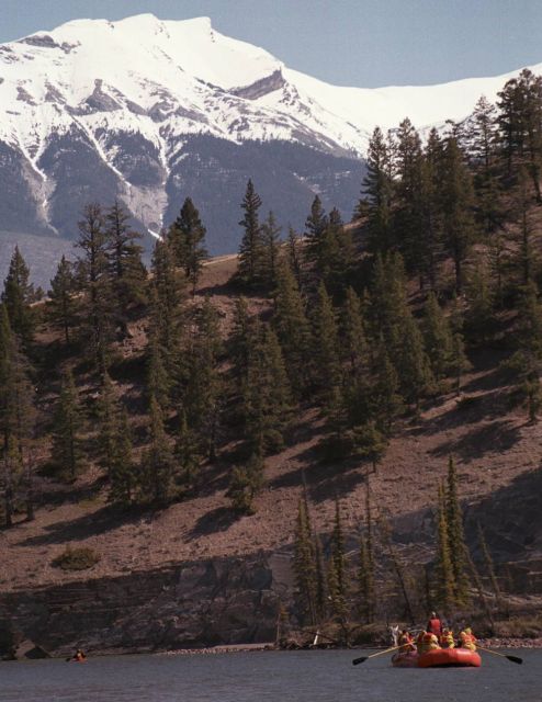 Jasper: Jasper National Park Easy 2-Hour Rafting Trip - Weather, clothing, and dog details