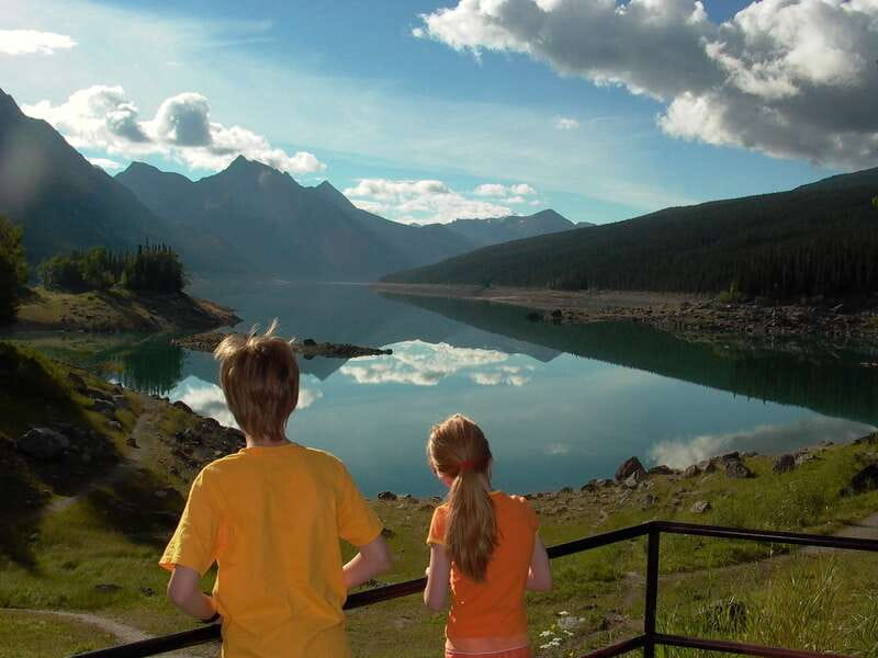 Jasper: Maligne Valley Wildlife & Spirit Island Cruise - Maligne Canyon and the short walk