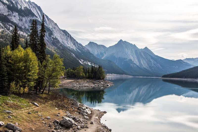 Jasper: Maligne Valley Wildlife & Spirit Island Cruise - Guide quality, commentary, and group rhythm