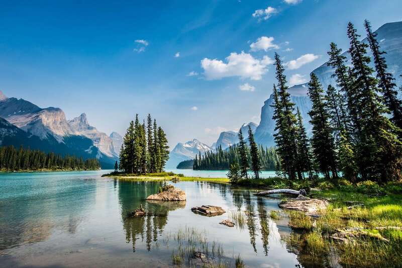 Jasper: Maligne Valley Wildlife & Spirit Island Cruise - Starting in Jasper with hotel pickup