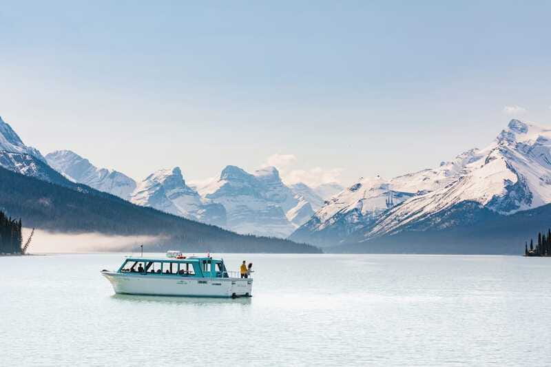 Jasper National Park: Maligne Lake Cruise With Guide - Wildlife, glaciers, and what you may see