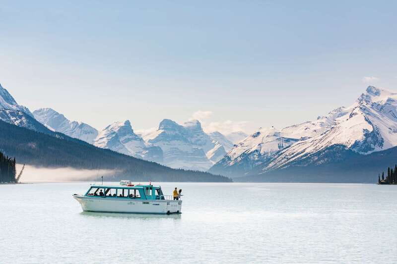 Jasper National Park: Maligne Lake Cruise With Guide - Boarding the boat and settling into the ride