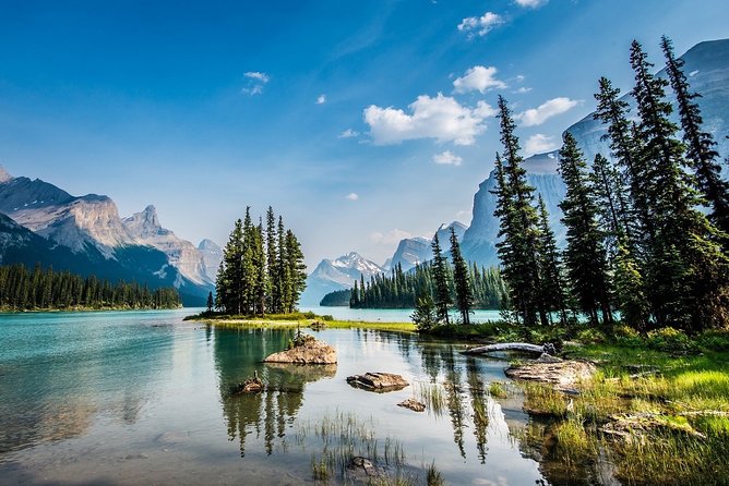 Jasper National Park Tour: Maligne Valley, Medicine Lake and Spirit Island - Maligne Lake and the Spirit Island cruise