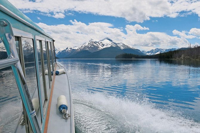 Jasper Wildlife & Sightseeing Tour with Maligne Lake Cruise - Maligne Lake delivers the big scenic payoff