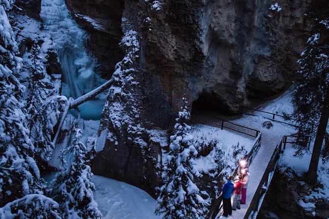 Johnston Canyon Evening Icewalk - Why Johnston Canyon feels different at night