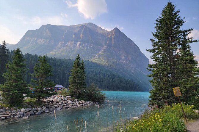 Johnston Canyon, Lake Louise & Banff: Small-Group Day Tour - Lake Louise: one hour at a Canadian icon
