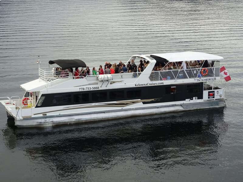 Kelowna: Okanagan Lake Afternoon Cruise - Sailview Bay and the lakeside homes