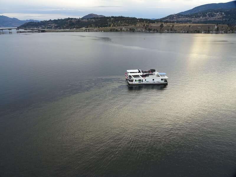 Kelowna: Okanagan Lake Afternoon Cruise - Mission Hill and Summerhill from the water