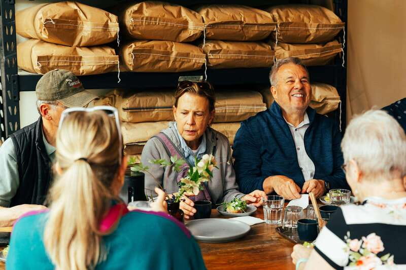 Kelowna: Walking Food Tour with 7 Tastings and 4 Drinks - Key points at a glance