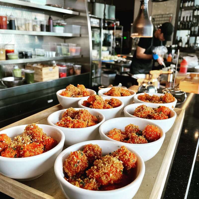 Kelowna: Walking Food Tour with 7 Tastings and 4 Drinks - Stuart Park and the Kelowna Yacht Club