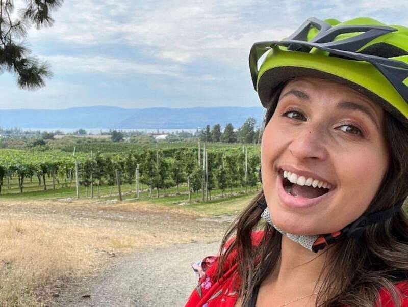Kelowna: Wine Tasting by E-bike, Smartphone Guide & Lunch - Starting across from the Sails statue