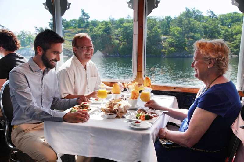 Kingston: Brunch Cruise of Thousand Islands - Live music and commentary add texture to the ride