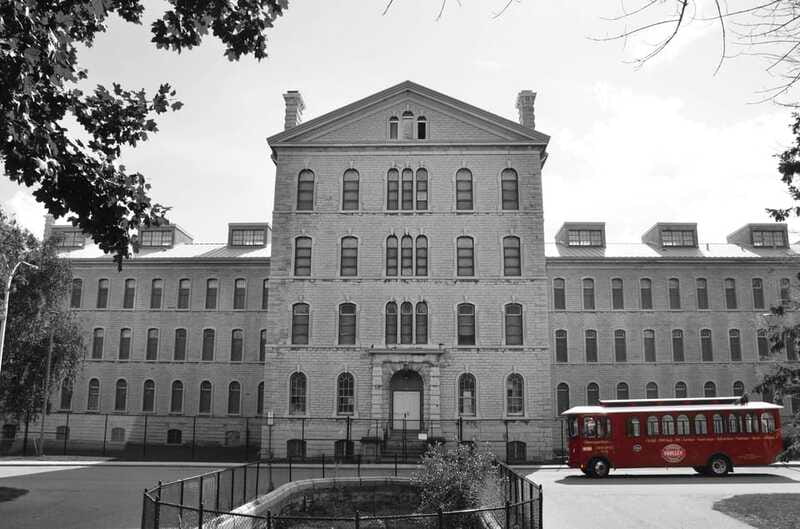 Kingston: Ghosts and Mysteries Trolley Tour - Ghostly characters bring the stories to life