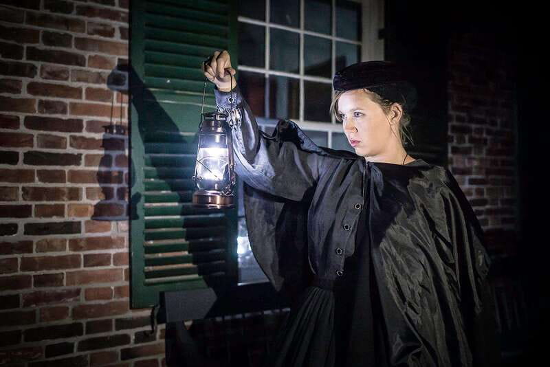 Kingston: Haunted Night Walking Tour - Haunted hotels and Kingston bed-and-breakfasts